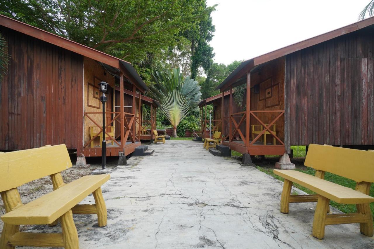 Oyo 89646 Panvill Resort Kampong Pasir Bogak Bagian luar foto